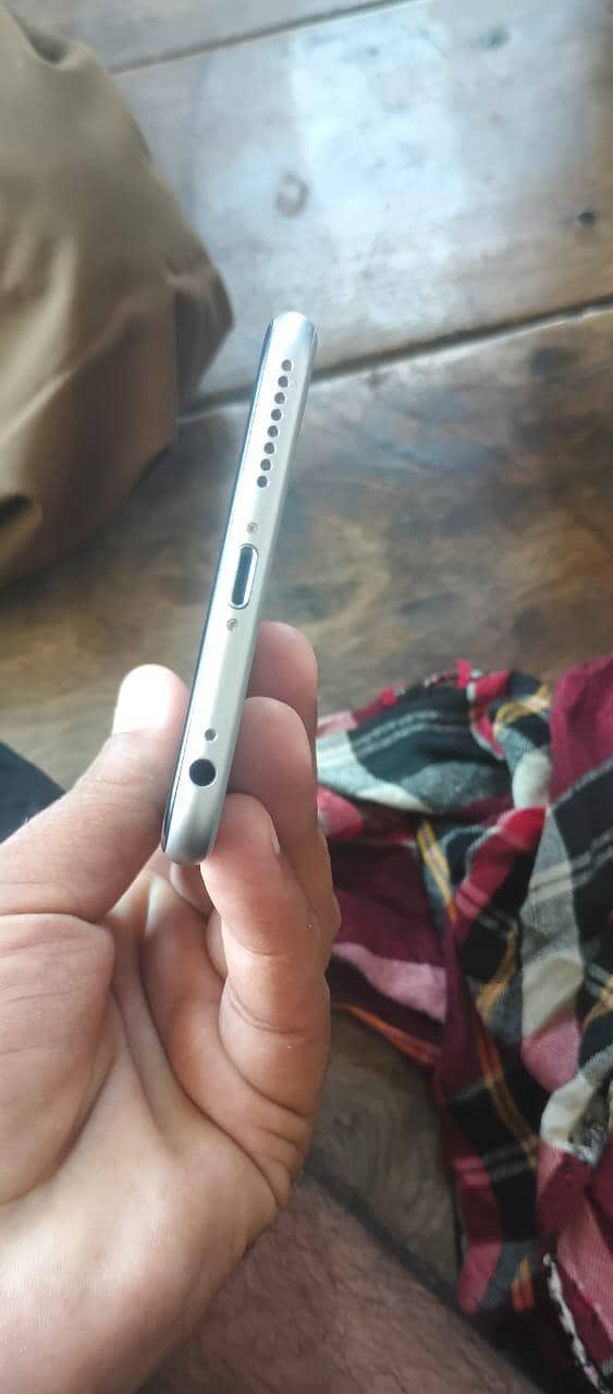 Apple iPhone 6 Plus 2
