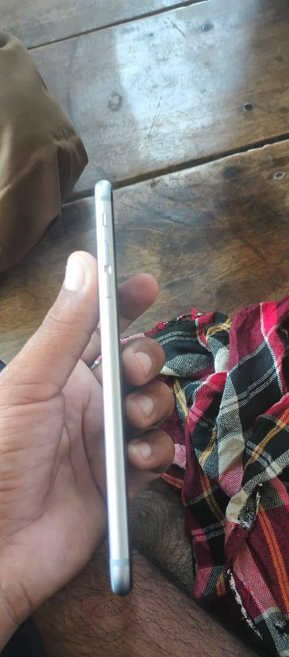 Apple iPhone 6 Plus 4
