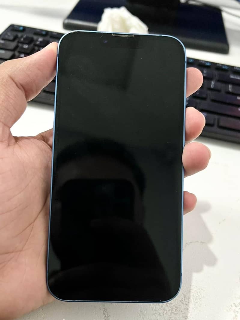 Apple iPhone 13 2