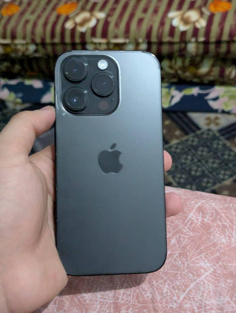 Apple iPhone 14 Pro 1