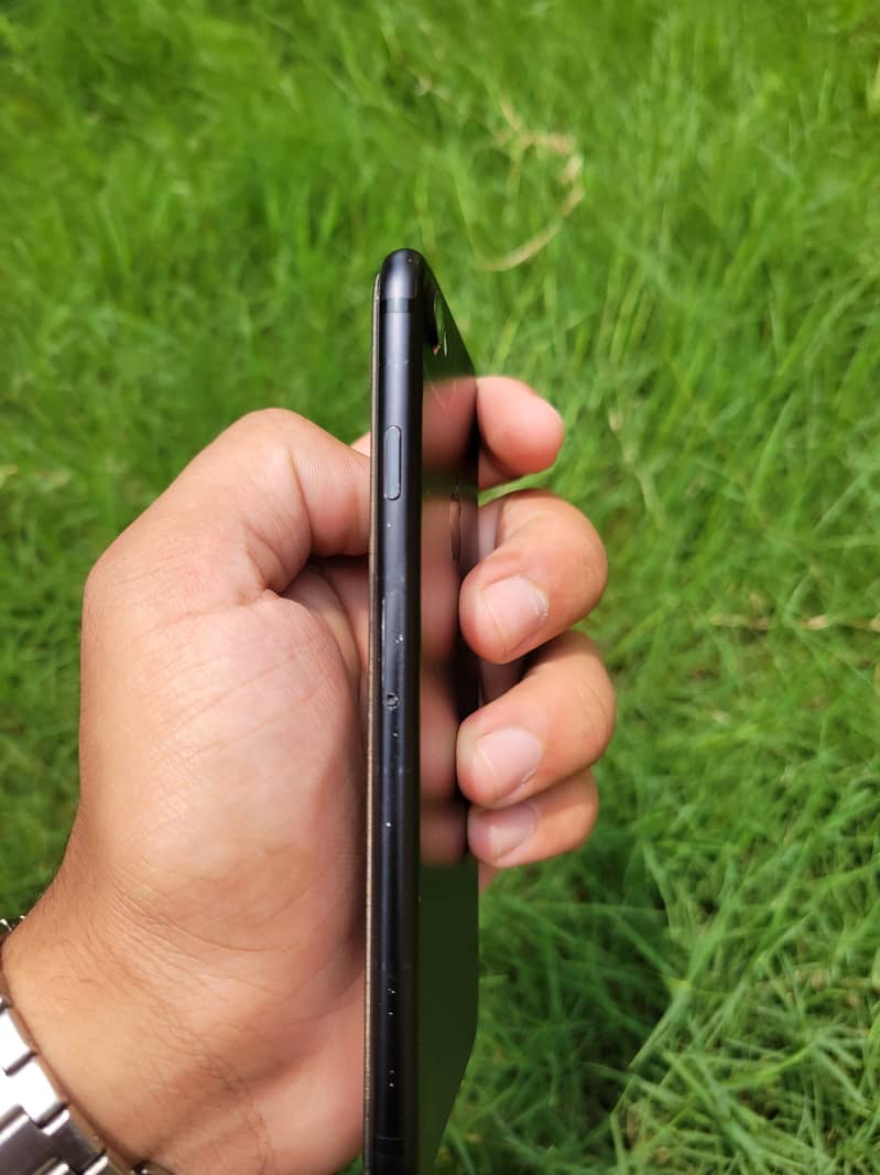 Apple iPhone 7 2