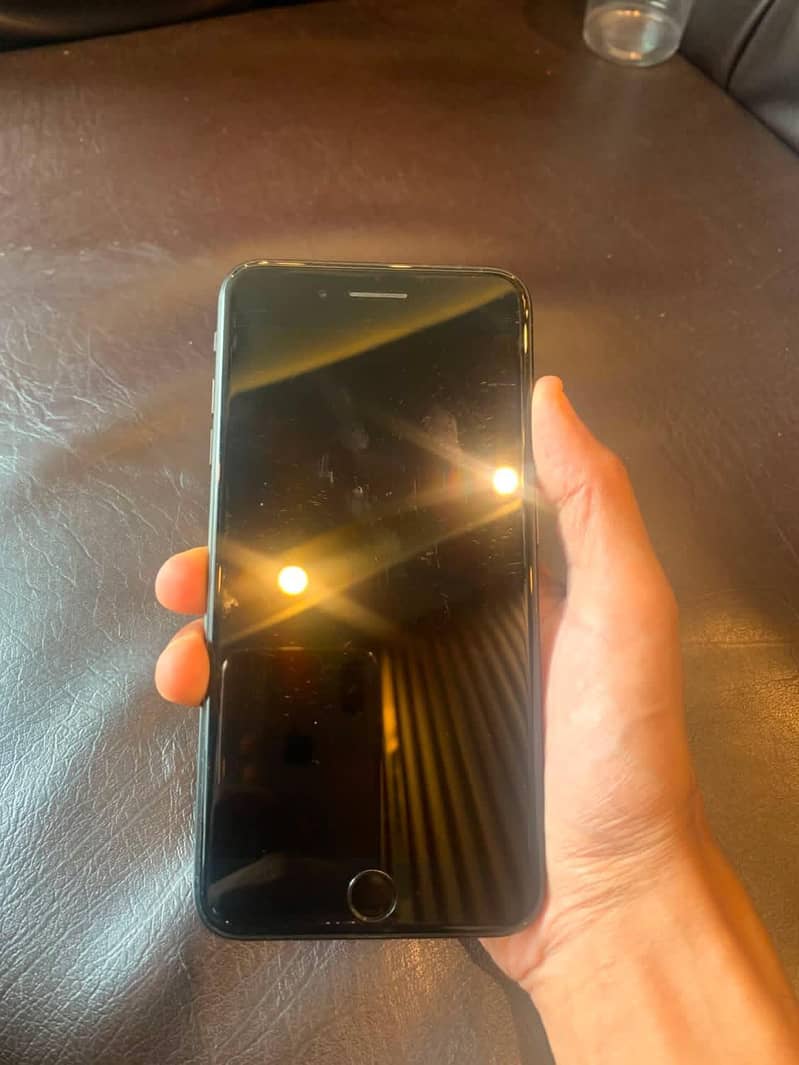 Apple iPhone 7 Plus 2