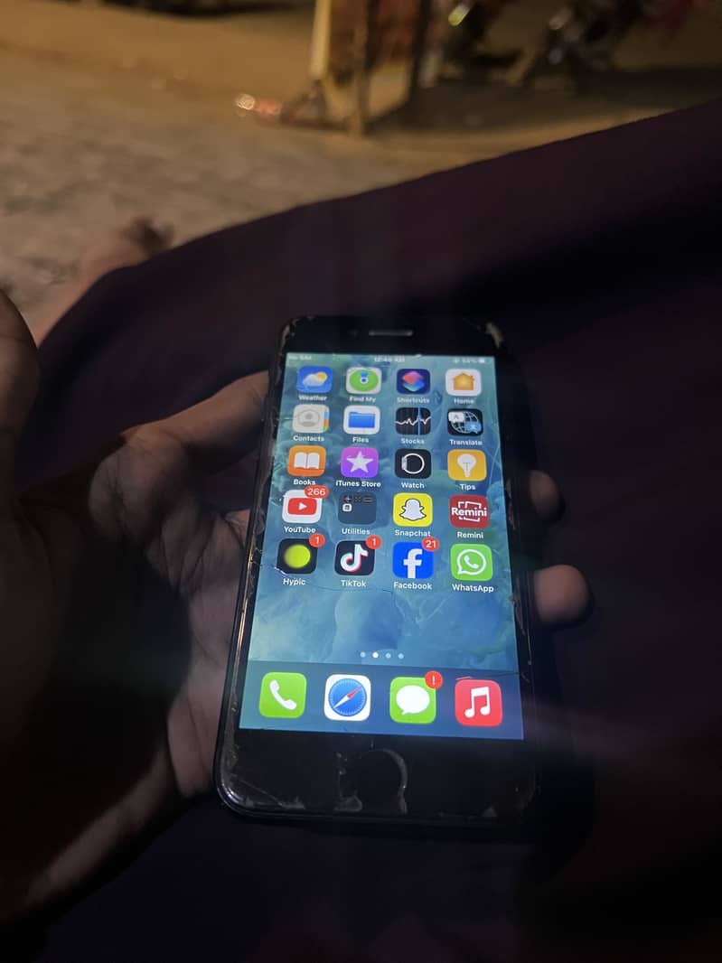Apple iPhone 7 2