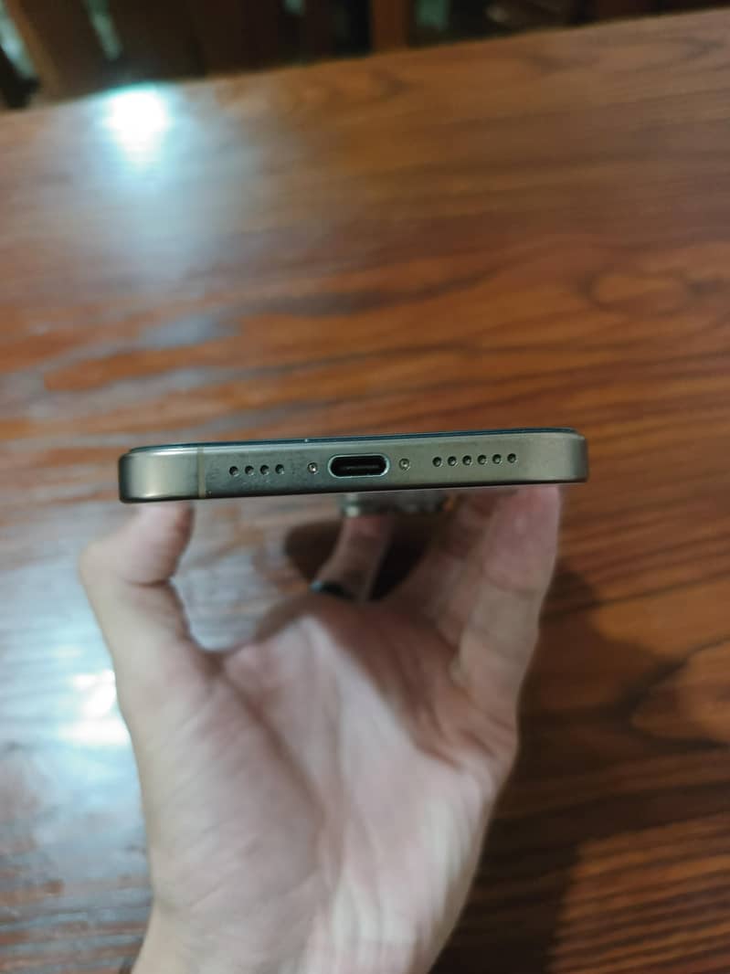 iPhone 16 Pro Max 2