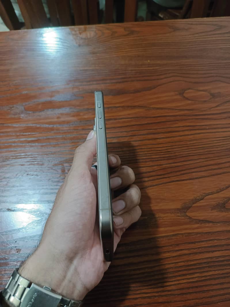 iPhone 16 Pro Max 5