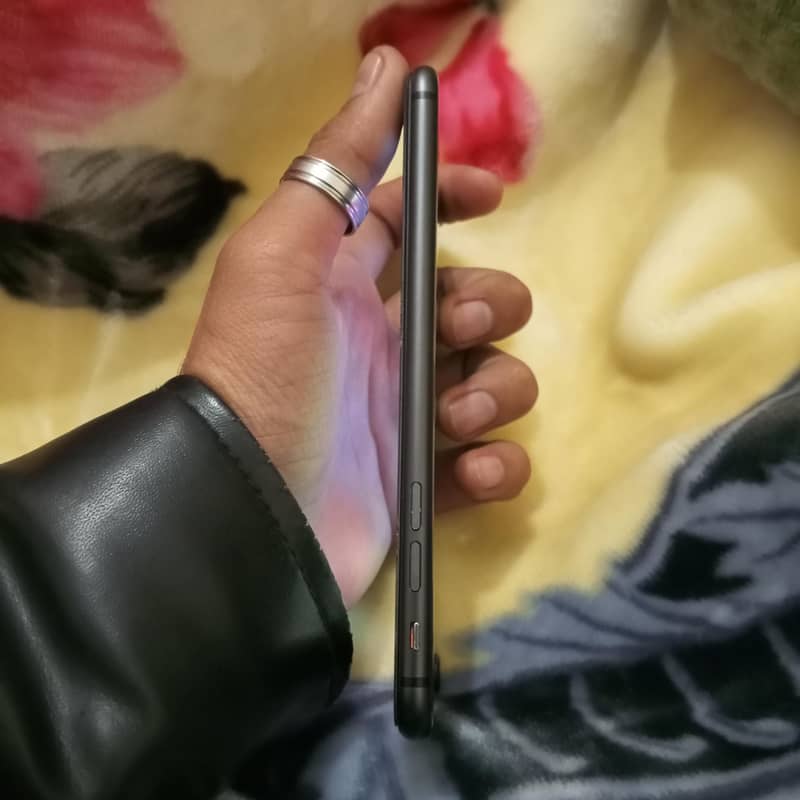 Apple iPhone 8 Plus 4