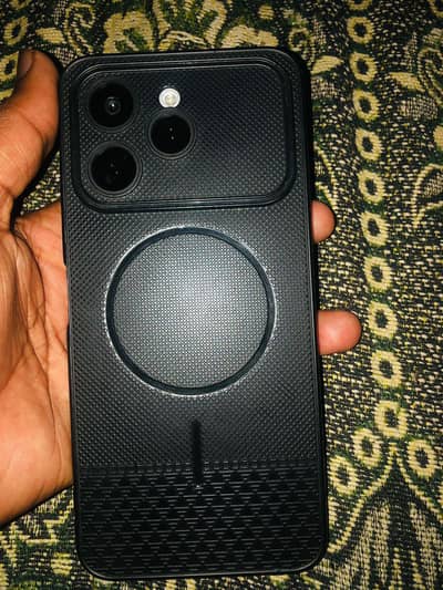 Tecno Spark 40, Interested hain to OLX chat par contact karein.