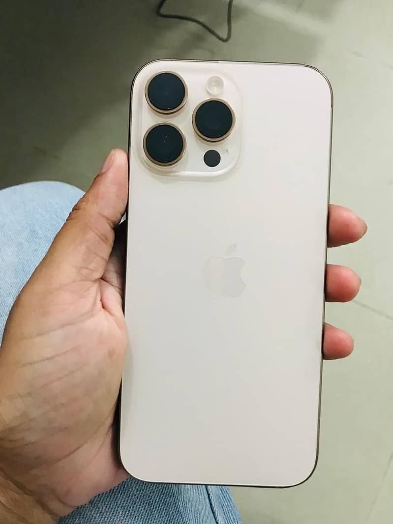 Apple iPhone 16 Pro Max 0