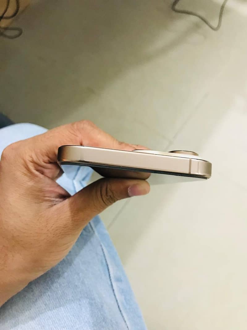 Apple iPhone 16 Pro Max 5