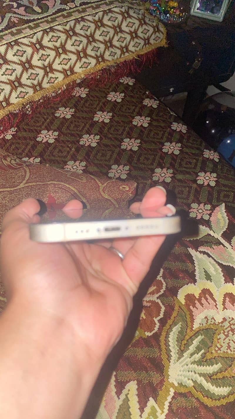 Apple iPhone 12 3