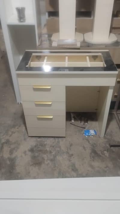 brand new dressing table set