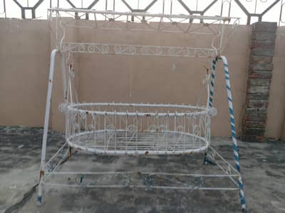 urgent sale Beautiful metal baby swing/cot