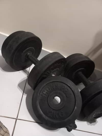 Adjustable dumbbell set of 10kg total weight{20kg} SLIGHTLY NEGOTIABLE