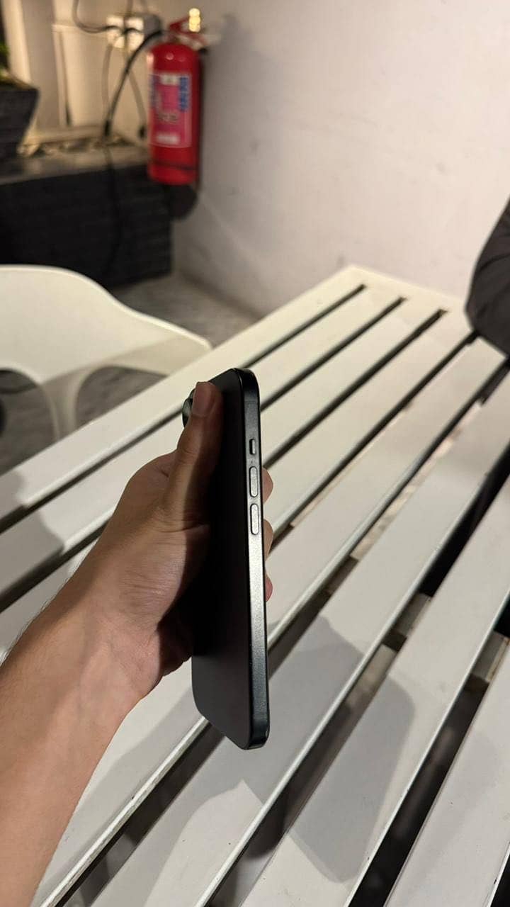 Apple iPhone 15 3