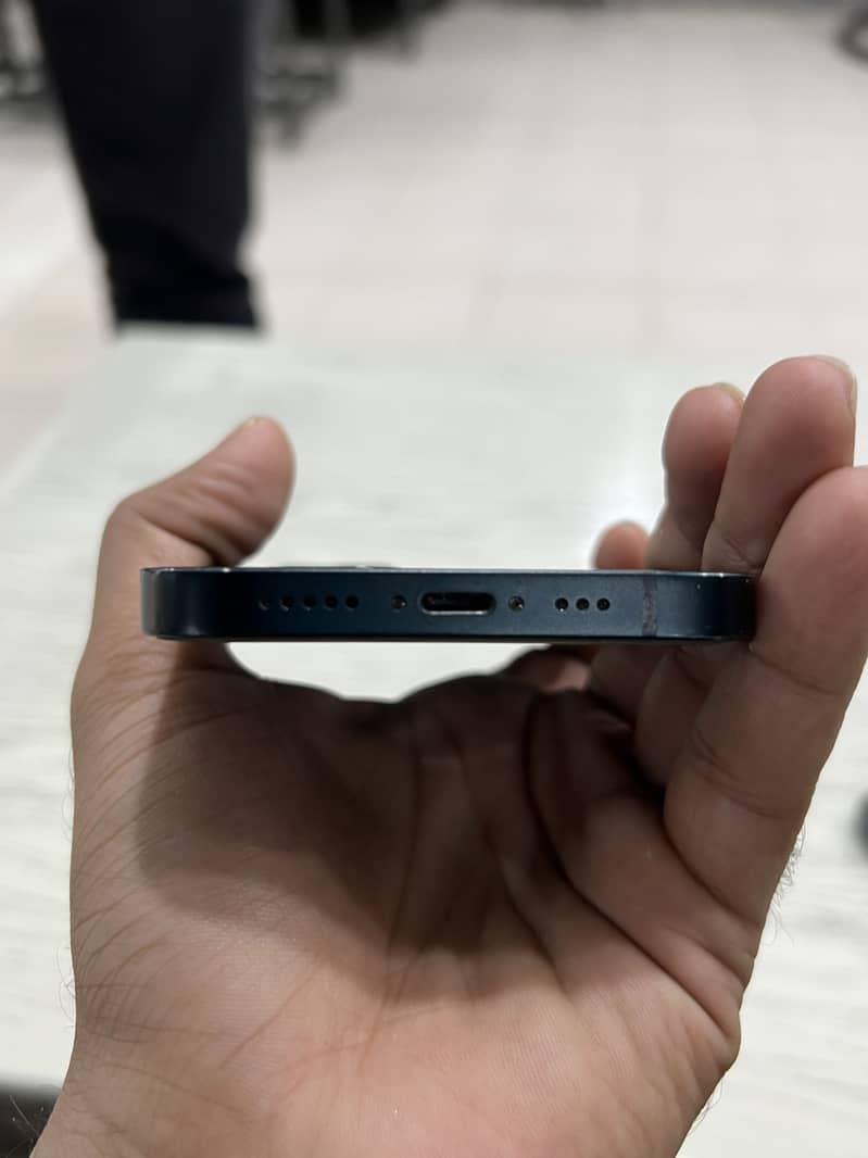 Apple iPhone 13 JV 3