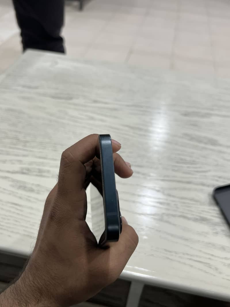 Apple iPhone 13 JV 4