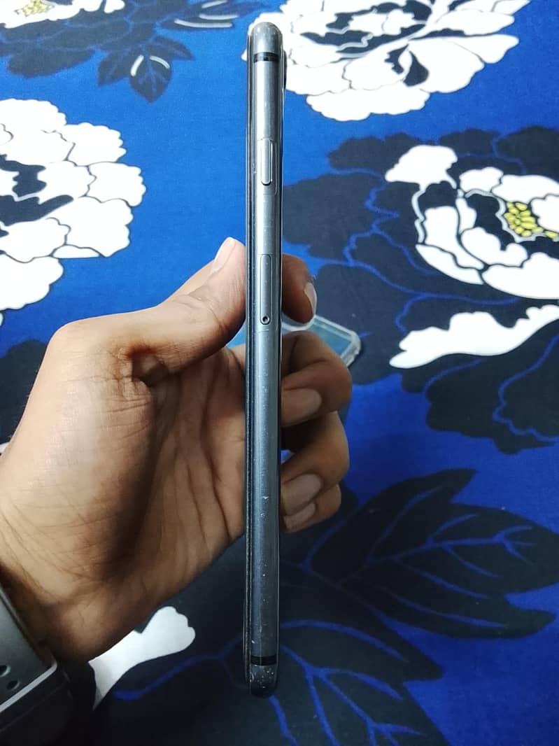 Apple iPhone 8 Plus 1