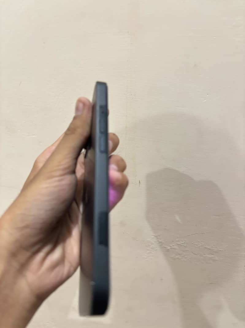 Apple iPhone 13 4