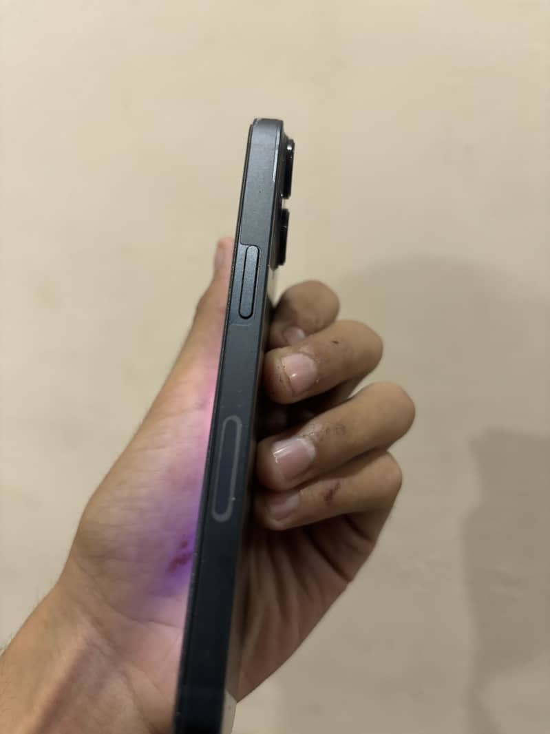 Apple iPhone 13 6