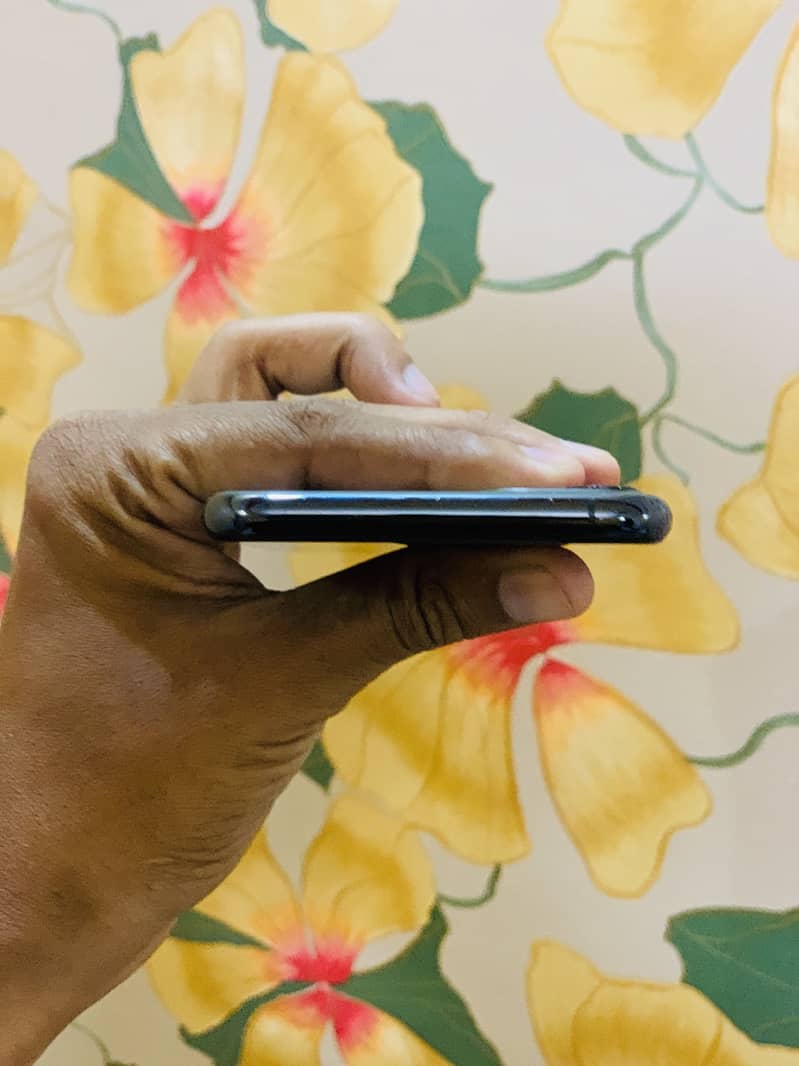 Apple iPhone 11 Pro Max 6