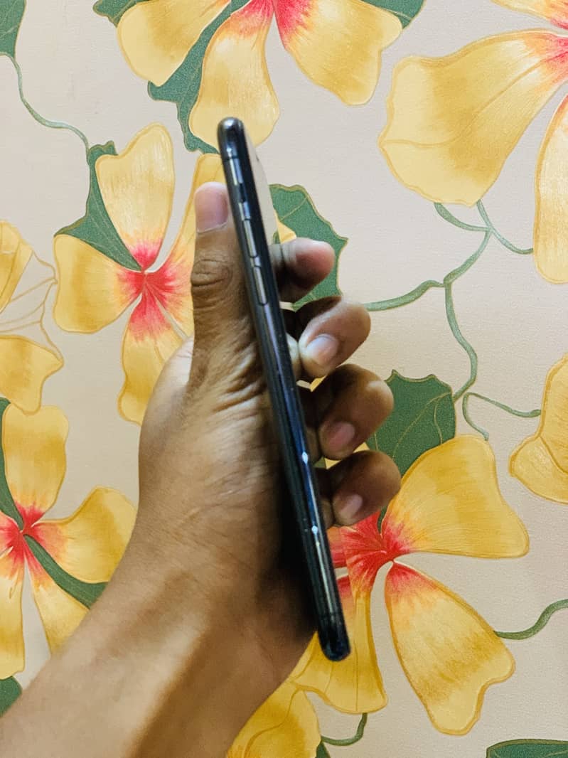 Apple iPhone 11 Pro Max 7