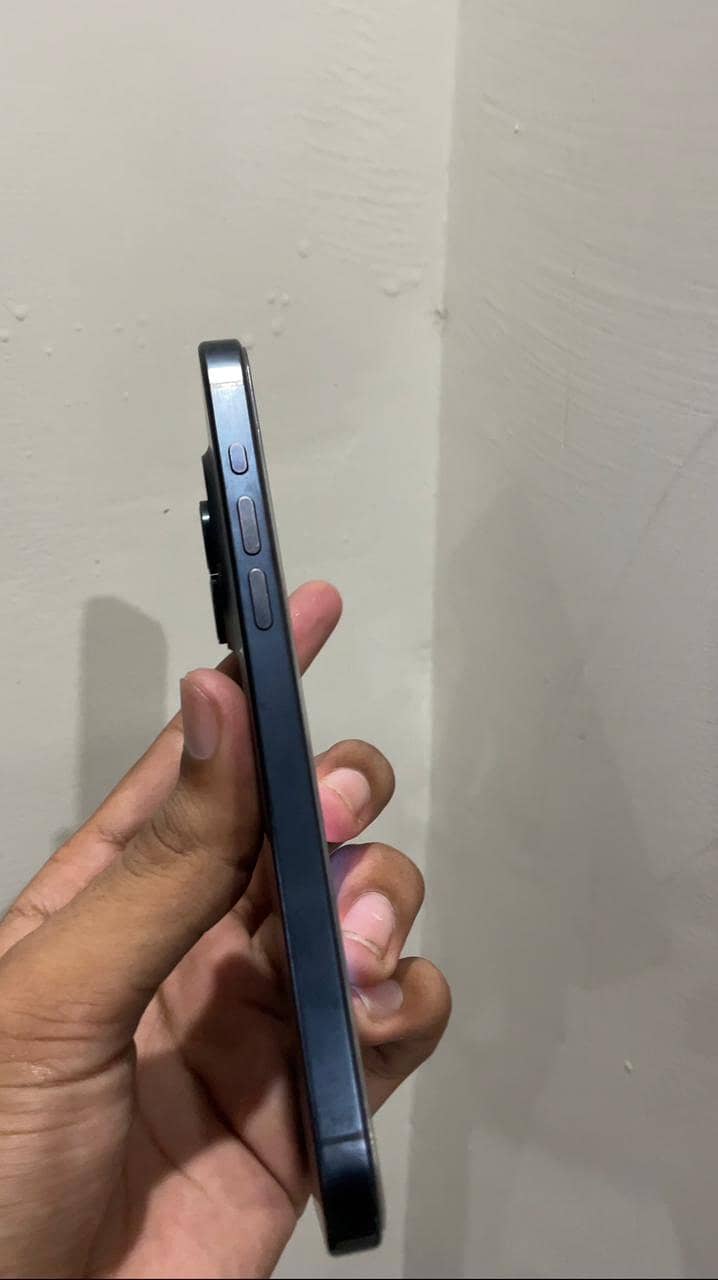 Apple iPhone 15 Pro Max 1