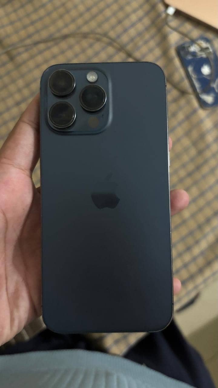 Apple iPhone 15 Pro Max 0