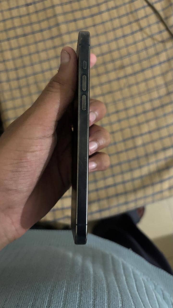 Apple iPhone 15 Pro Max 2