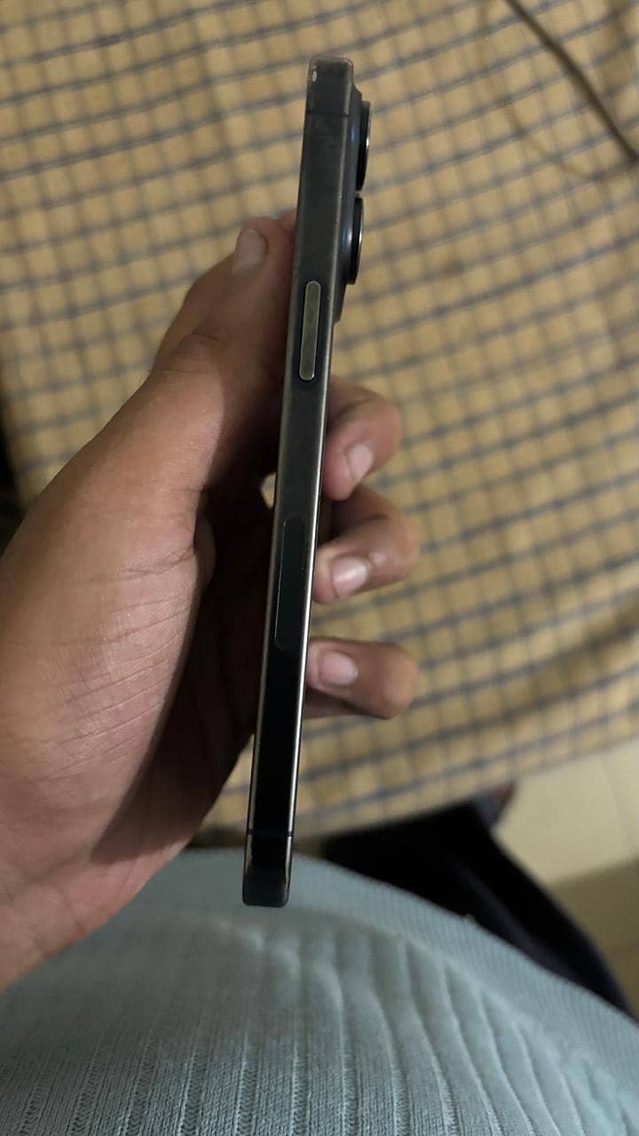 Apple iPhone 15 Pro Max 3