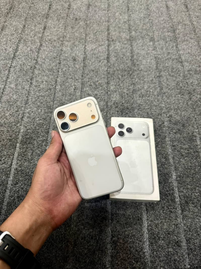 Apple iPhone 17 Pro Max 1