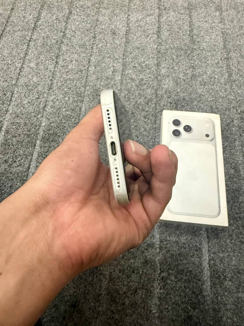 Apple iPhone 17 Pro Max 2