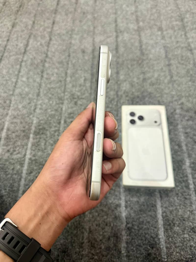 Apple iPhone 17 Pro Max 3