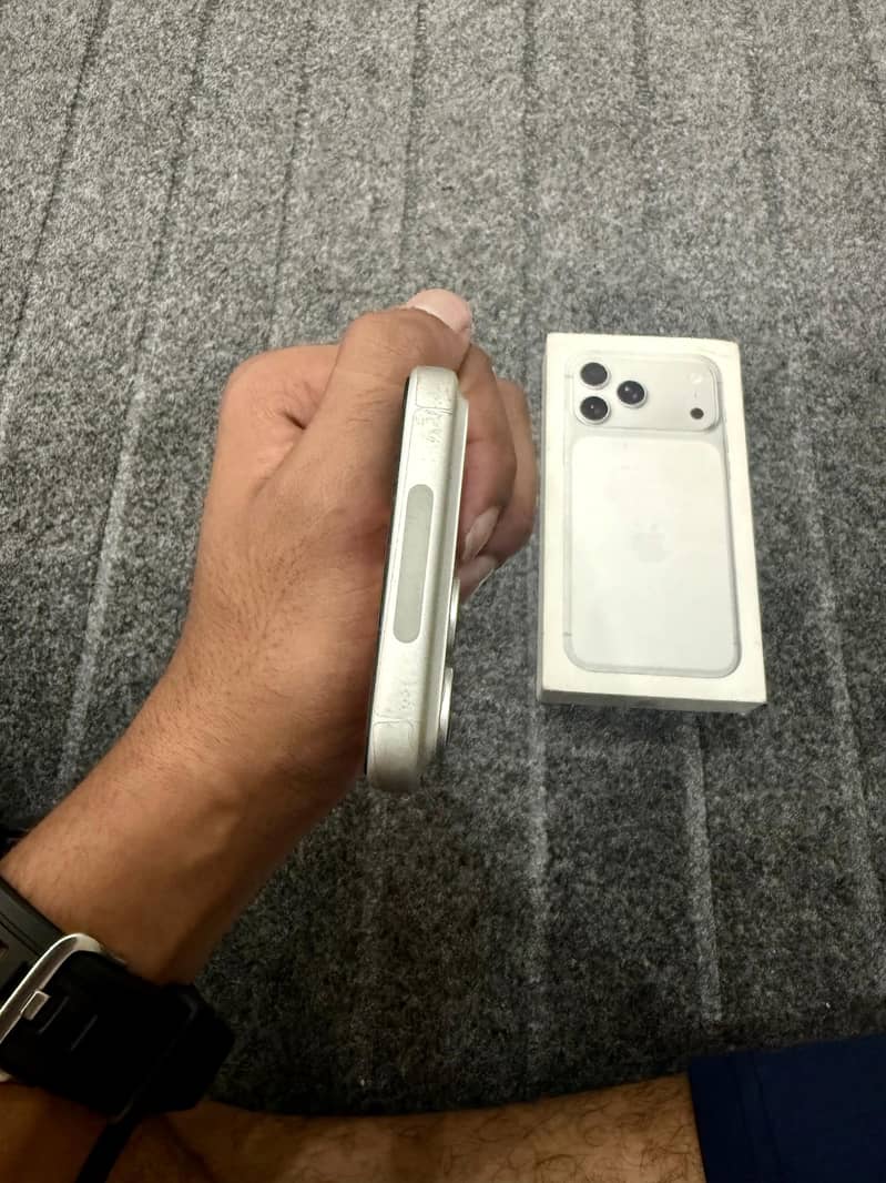 Apple iPhone 17 Pro Max 5