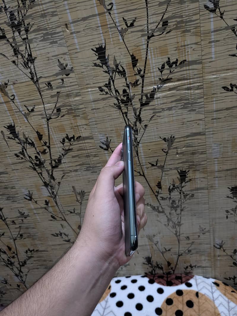 Apple iPhone 11 Pro Max 3