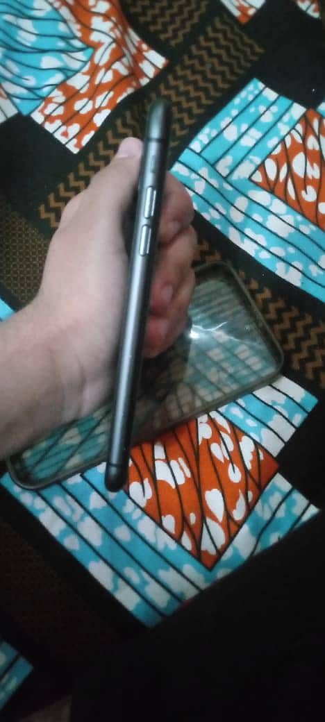 Apple iPhone 11 3