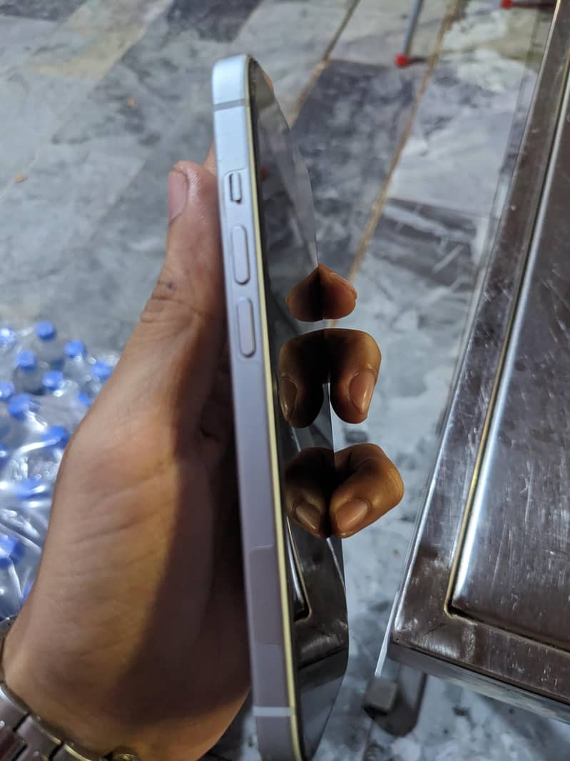 Apple iPhone 15 2