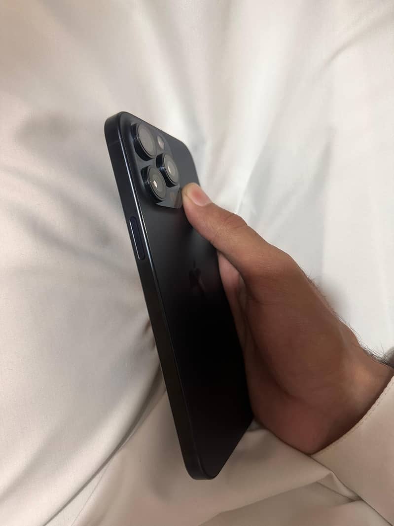 Apple iPhone 15 Pro Max 0