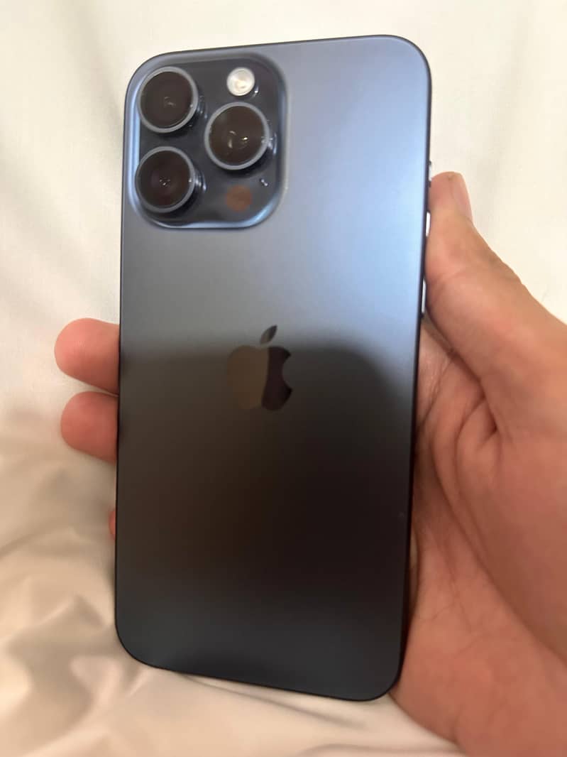 Apple iPhone 15 Pro Max 3