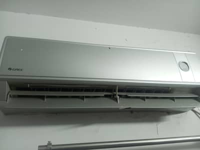 Gree non inverter ac with genuine remote