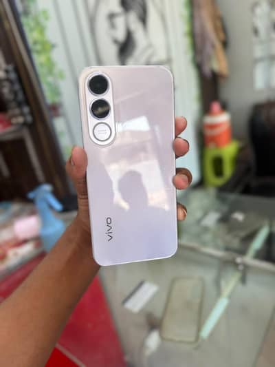 Vivo V70 FE 5G 8/256 or 10 months warranty ma ha