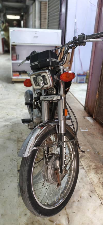 Honda 125 silver Edition self start
