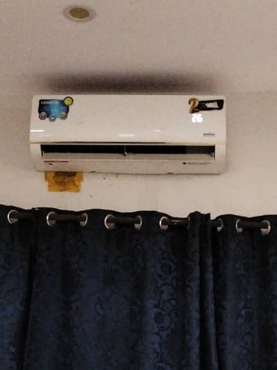 1 Ton Kenwood ac for sale in good condition