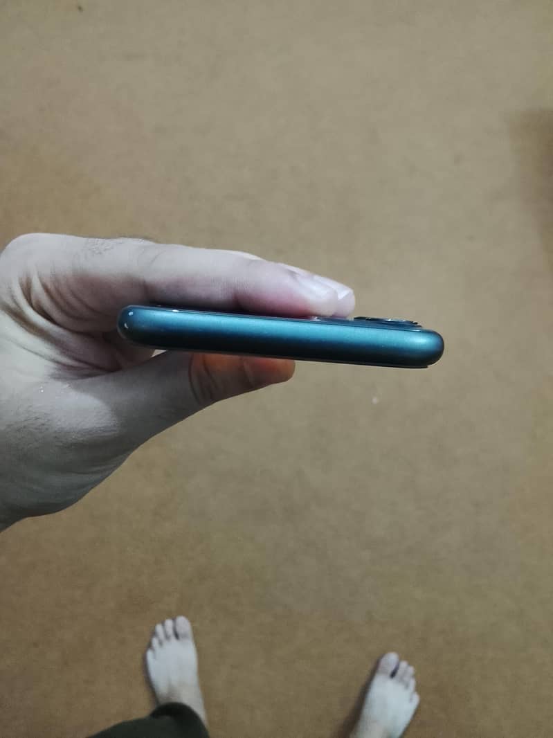 Apple iPhone 11 3