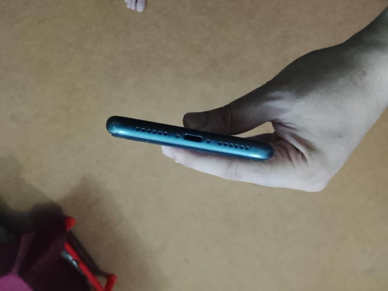 Apple iPhone 11 4