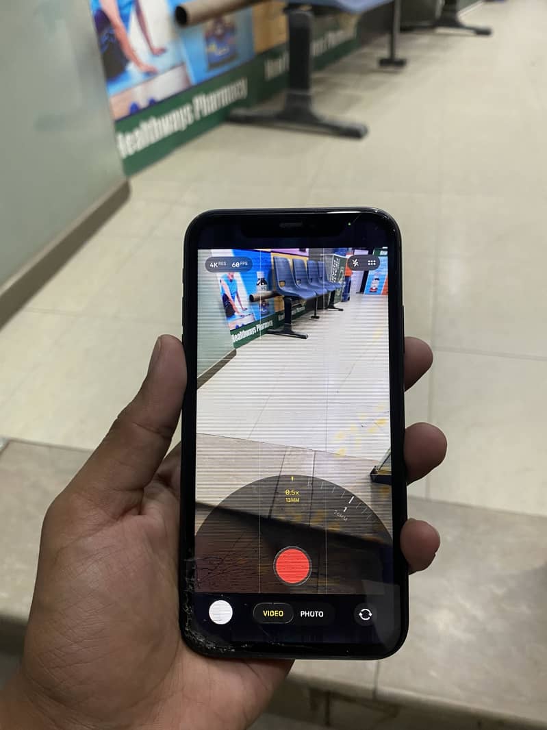 iPhone 11 3