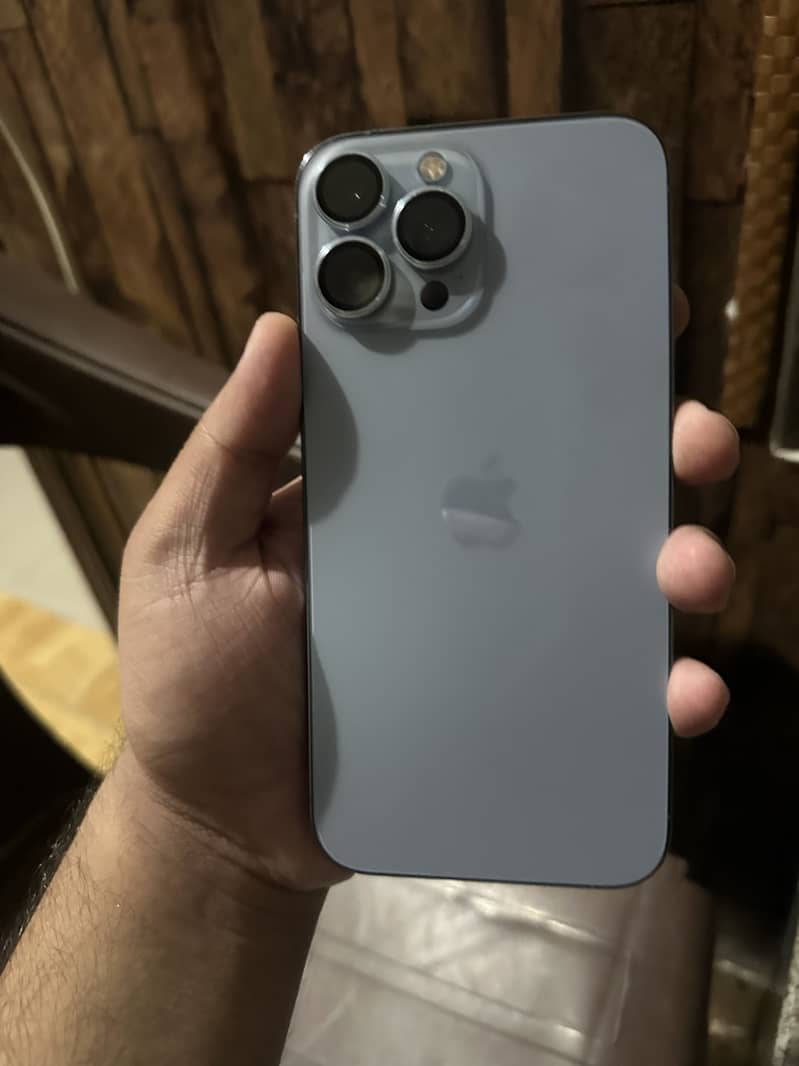 Apple iPhone 13 Pro Max 4
