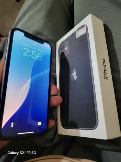 Apple iPhone 11 with box and cable original