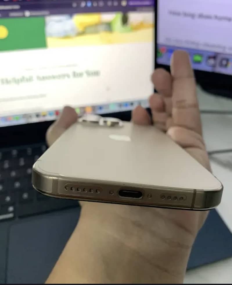 Apple iPhone 16 Pro Max 0