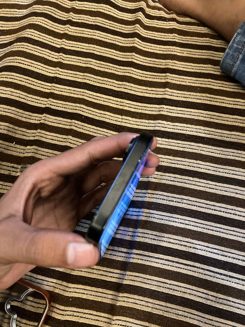Apple iPhone 16 2