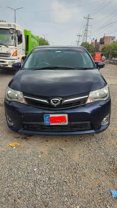 Toyota Corolla Axio hybrid 2014